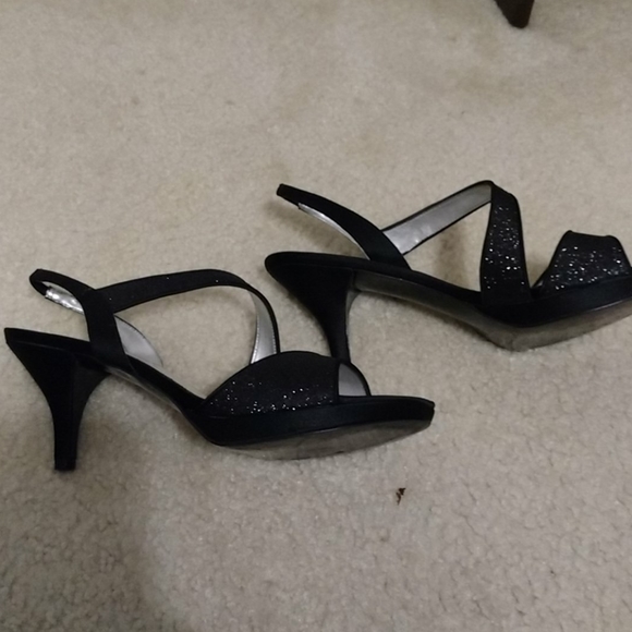 Women's gown shoes - Picture 2 of 4